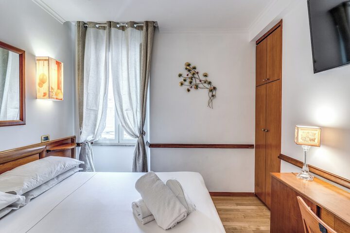 Room 32 of 121