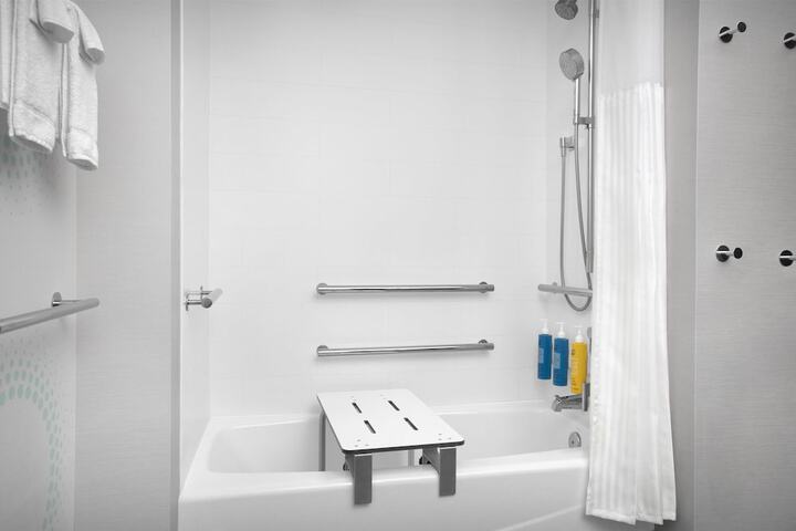 Room 13 of 32
