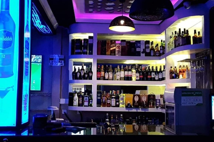 Lounge 17 of 25