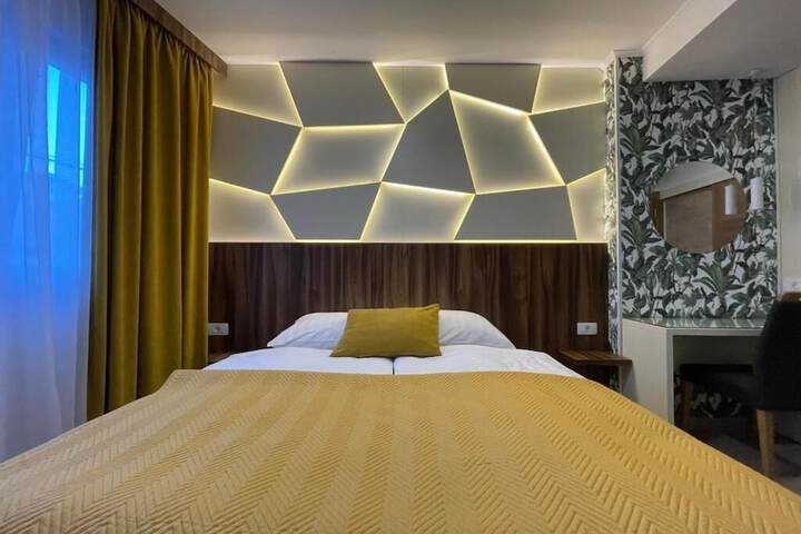 Room 9 of 47