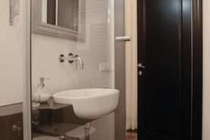 Room 5 of 25