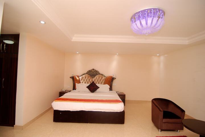 Room 18 of 99