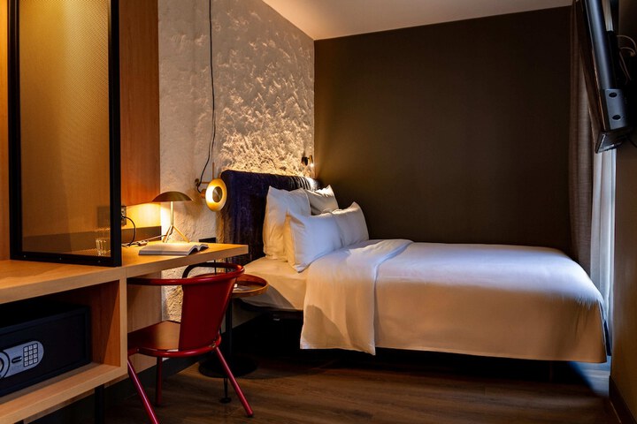 Room 29 of 77
