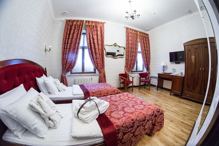 Room 7 of 73