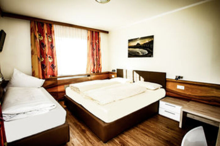 Room 43 of 69
