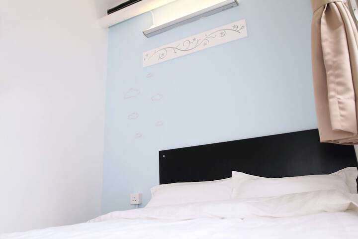 Room 10 of 33