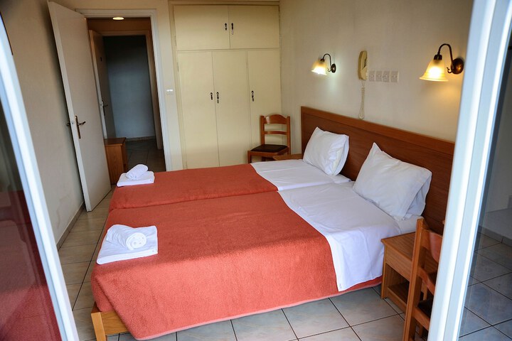 Room 30 of 82
