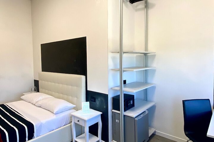 Room 32 of 52