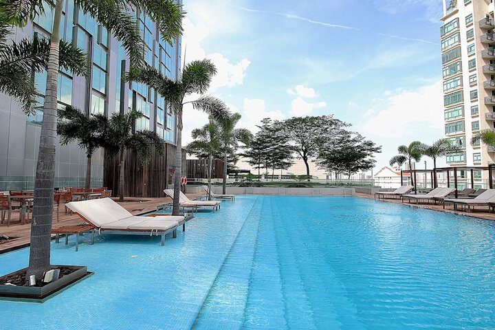 Hotel Pool