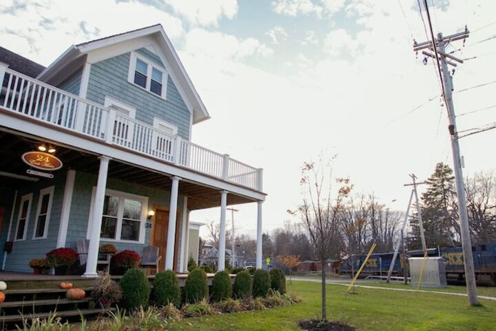 24 East Main Street B & B