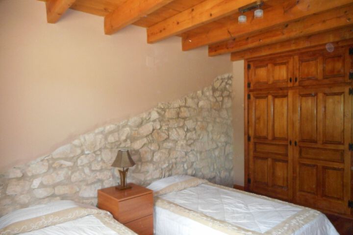 Room 4 of 12