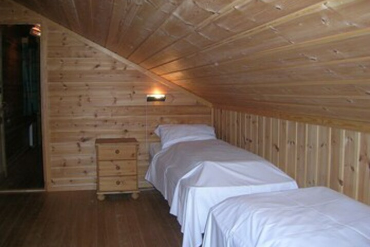 Room 8 of 12
