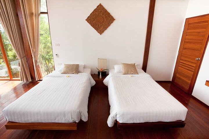 Room 8 of 75