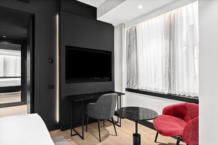 Room 33 of 59