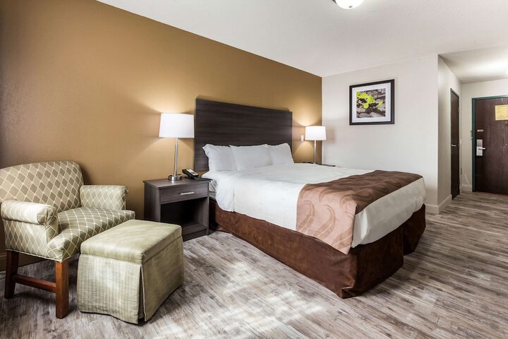 1 King Bed Mobility Accessible (22 of 26)