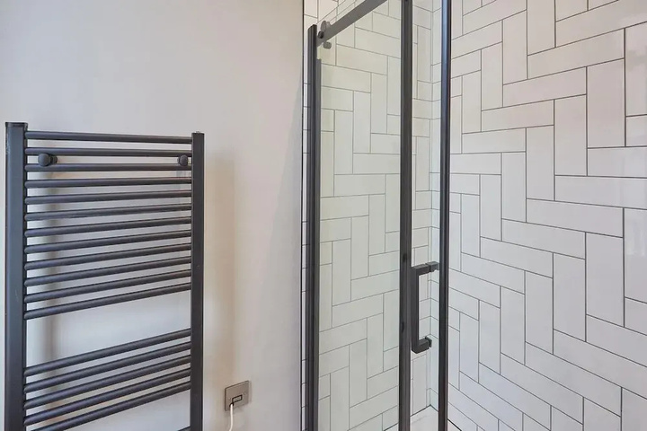 Room 8 of 15