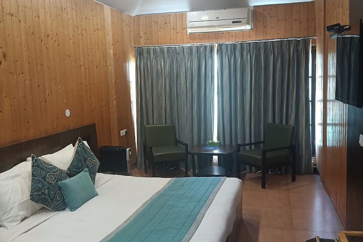Room 11 of 40