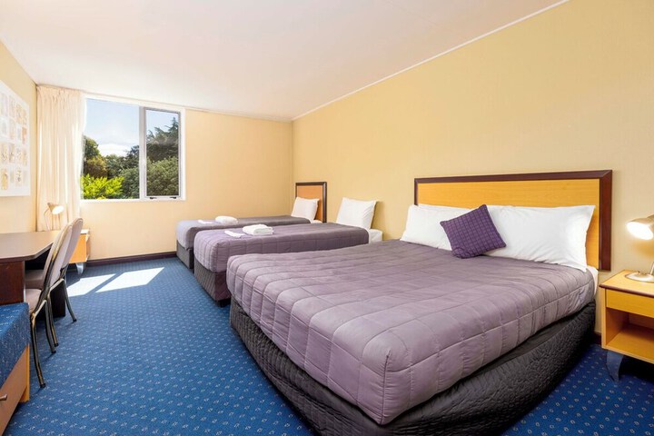 Room 10 of 33