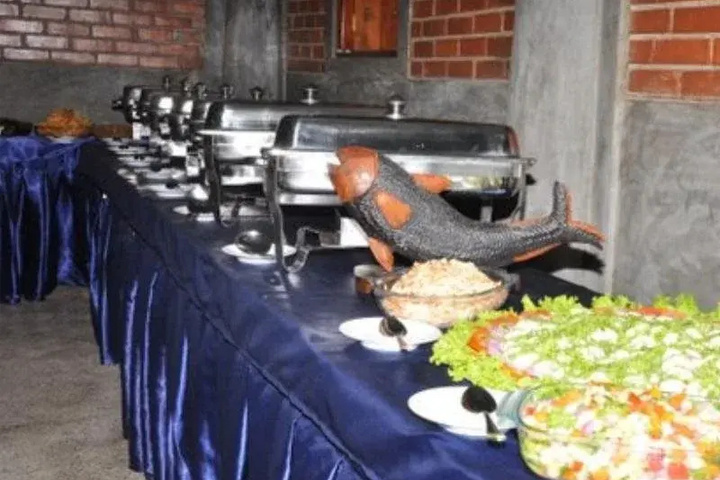 Dining 12 of 14