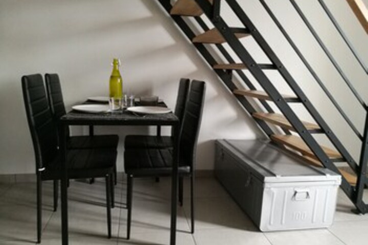 Room 10 of 38