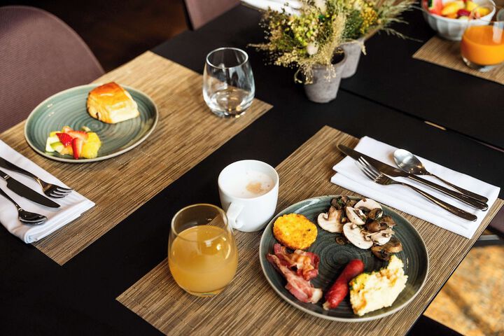 Breakfast/Coffee Service 82 of 100