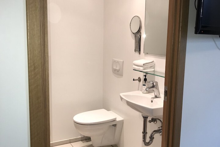 Room 62 of 76