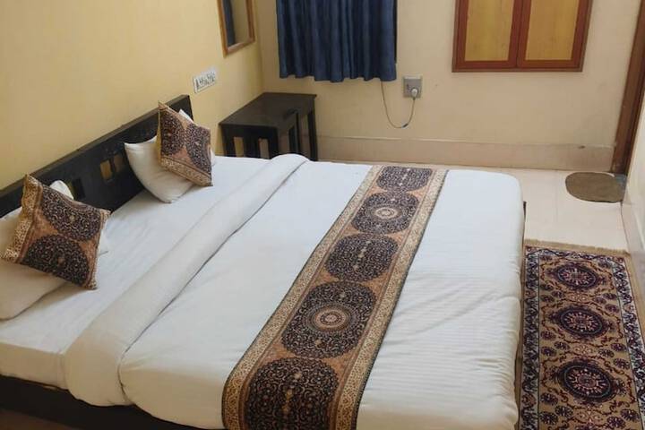 Room 8 of 17