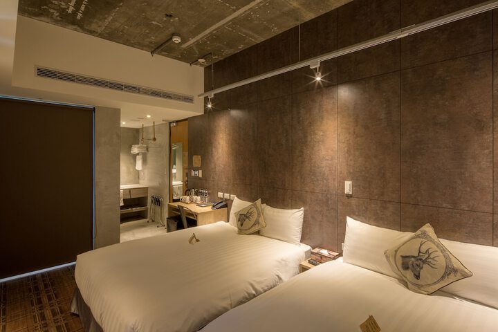 Room 19 of 76