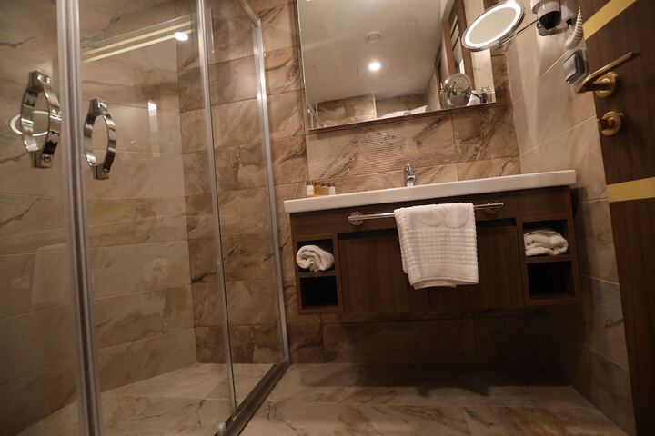 Room 15 of 50