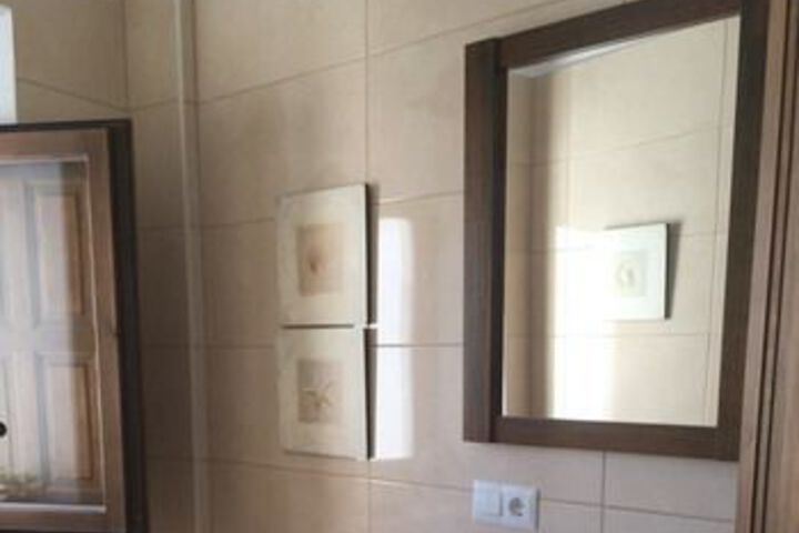 Room 8 of 28