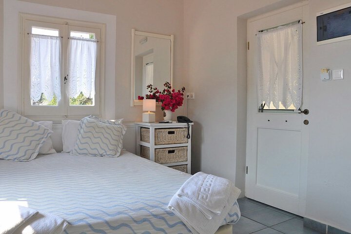 Room 2 of 76