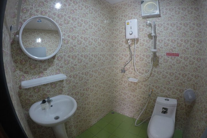 Room 37 of 43