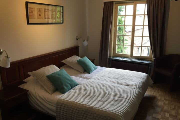 Room 6 of 43
