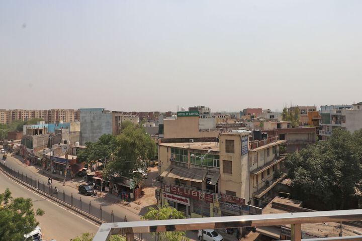 Hotel R S Palace