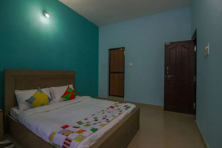 Room 5 of 9
