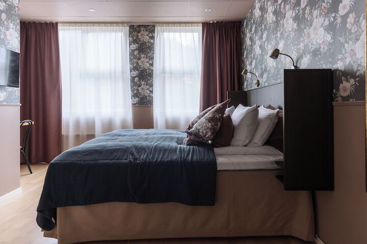 Room 8 of 65