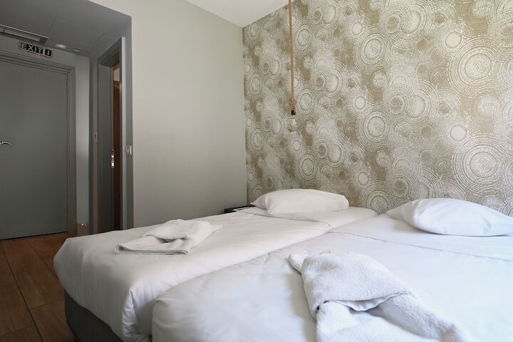 Room 91 of 200