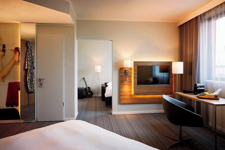 Room 15 of 46