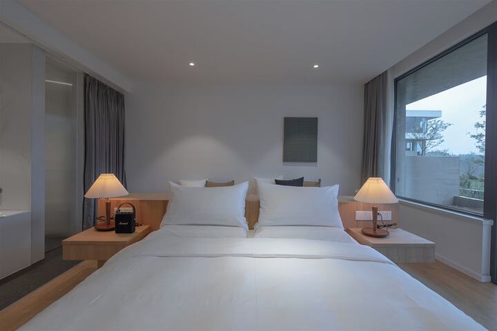 Room 30 of 218