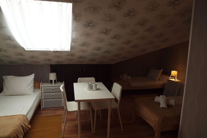 Room 9 of 69