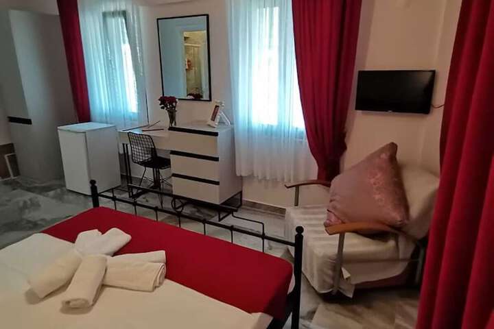 Room 2 of 108