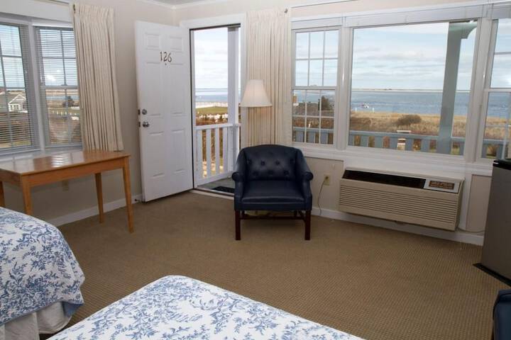 Room 3 of 48