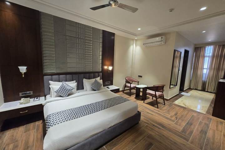 Room 16 of 38