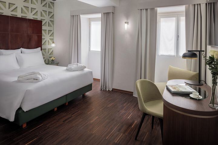 Room 32 of 54