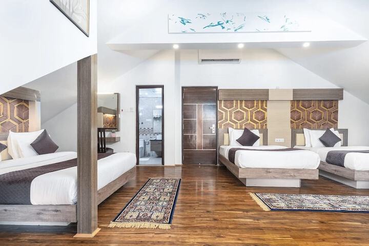 Room 4 of 15