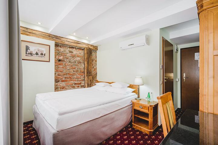 Room 15 of 65