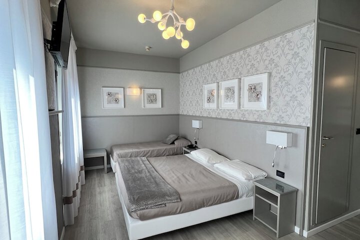 Room 7 of 36