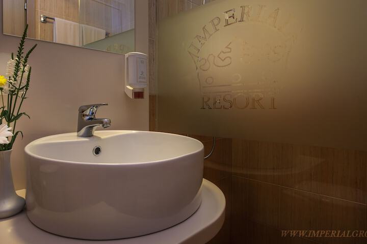 Room 42 of 115