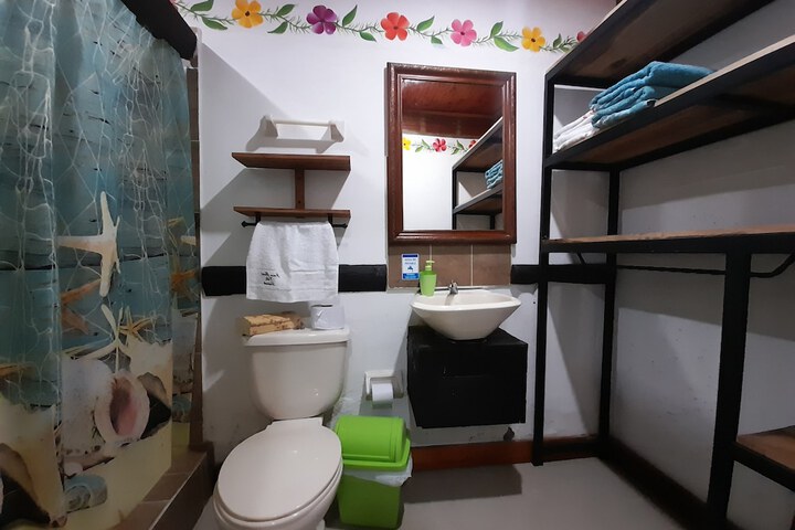 Room 16 of 28