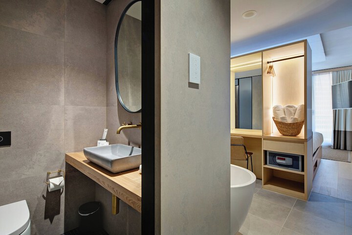 Room 125 of 308